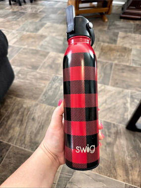 Swig Plaid Water Bottle in Red & Black Like New